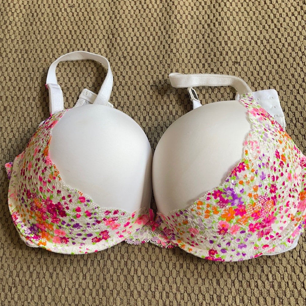 Victoria’s Secret Dream Angels Plunge 38D Bra